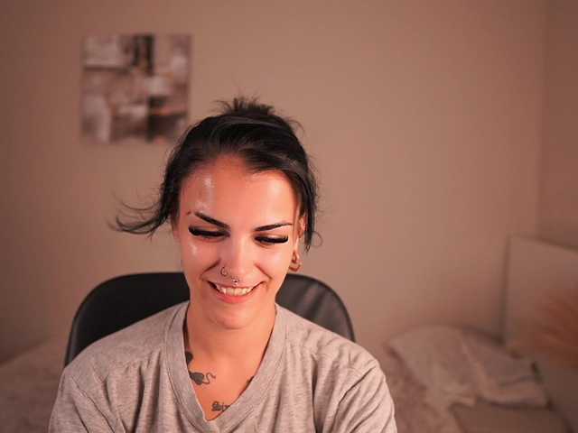 Paulinemedonca live cam on BongaCams