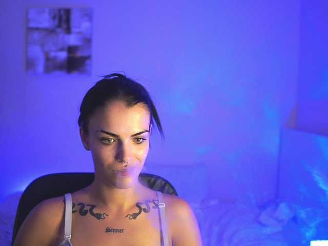 Paulinemedonca live cam on BongaCams