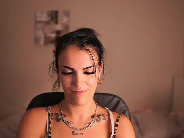 Paulinemedonca live cam on BongaCams