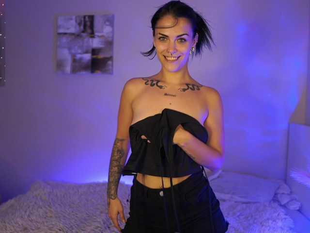 Paulinemedonca live webcam show