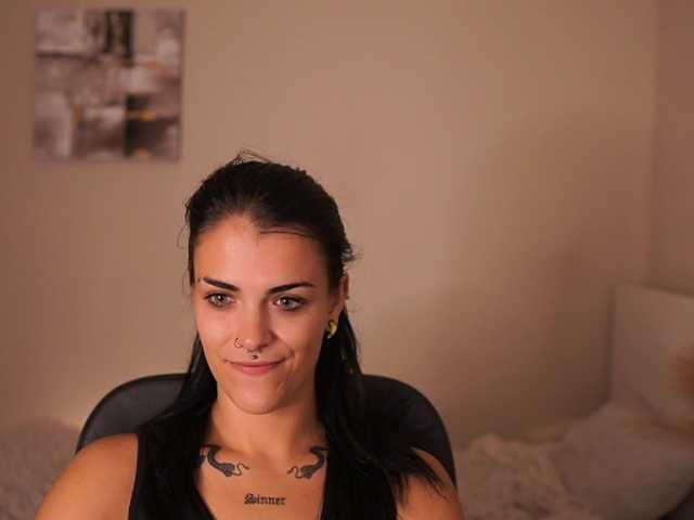 Paulinemedonca live cam on BongaCams