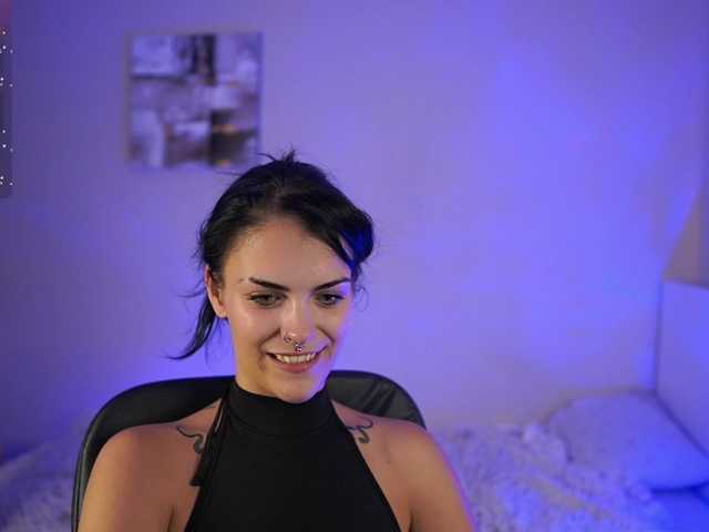Paulinemedonca live webcam show