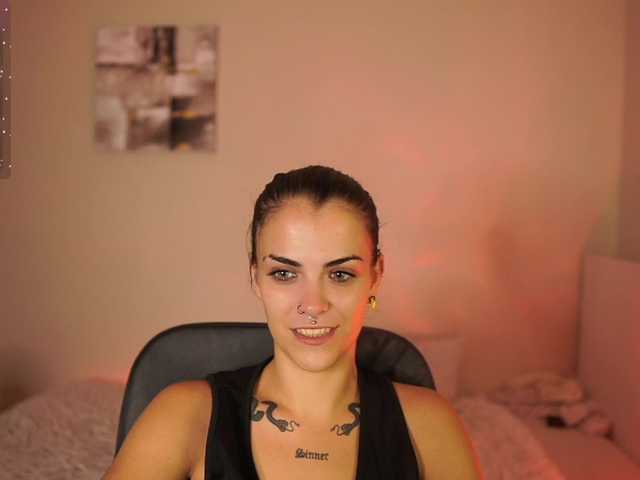 Paulinemedonca live webcam show
