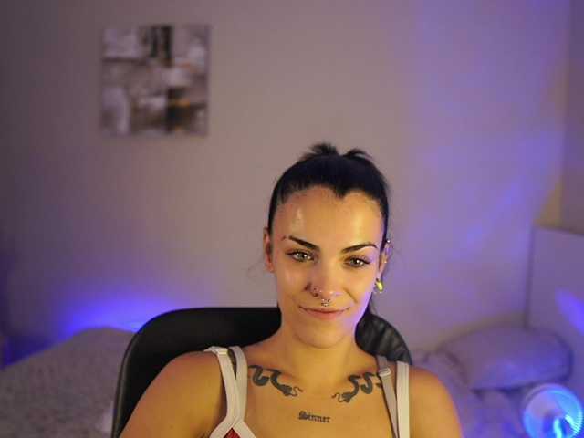 Paulinemedonca live cam on BongaCams