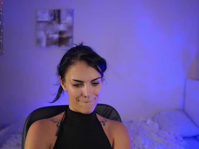 Paulinemedonca live webcam show