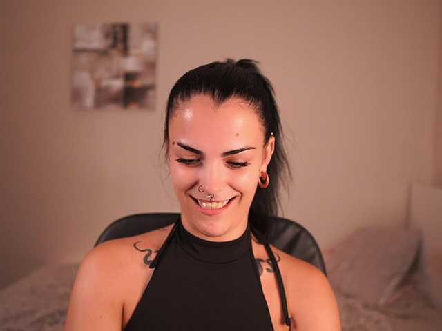 Paulinemedonca live cam on BongaCams
