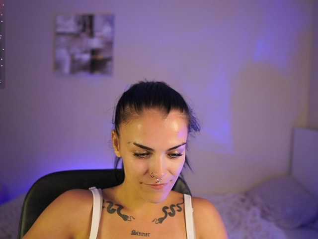 Paulinemedonca live cam on BongaCams