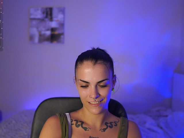 Paulinemedonca live webcam show