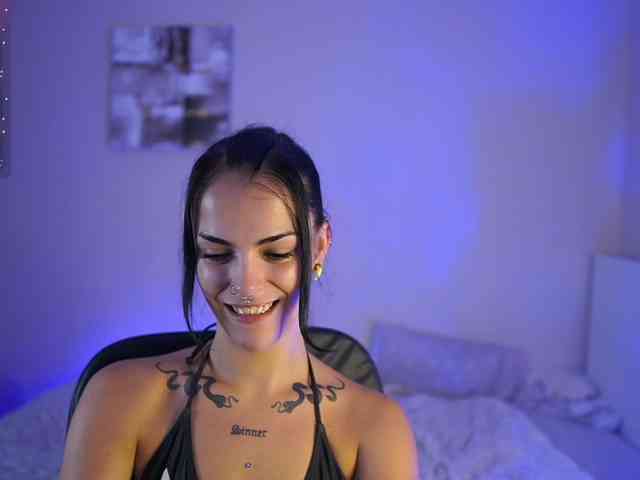 Paulinemedonca Live Webcam on BongaCams