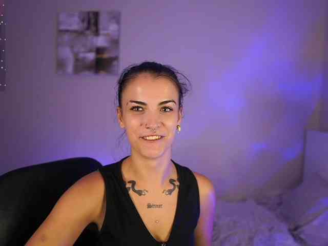 Paulinemedonca Live Webcam on BongaCams