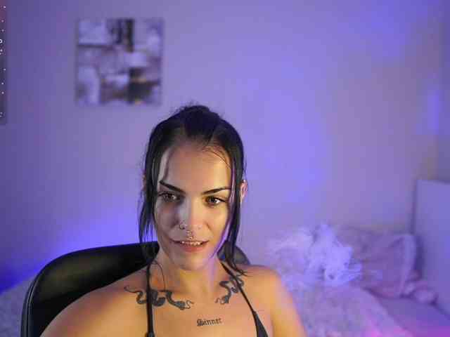 Paulinemedonca Live Webcam on BongaCams