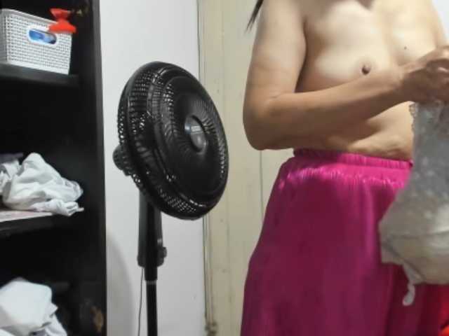 LaraVelaa live cam preview