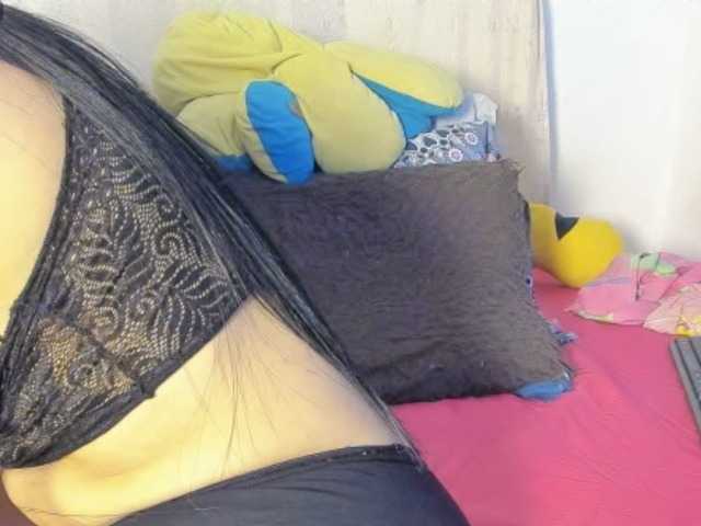 Laravelaa live cam on BongaCams