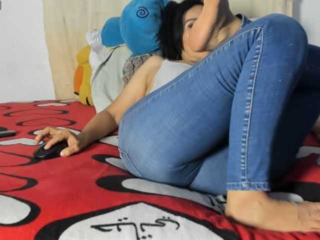 Laravelaa live cam on BongaCams