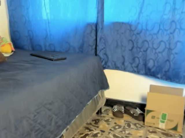 LaraVelaa live cam preview