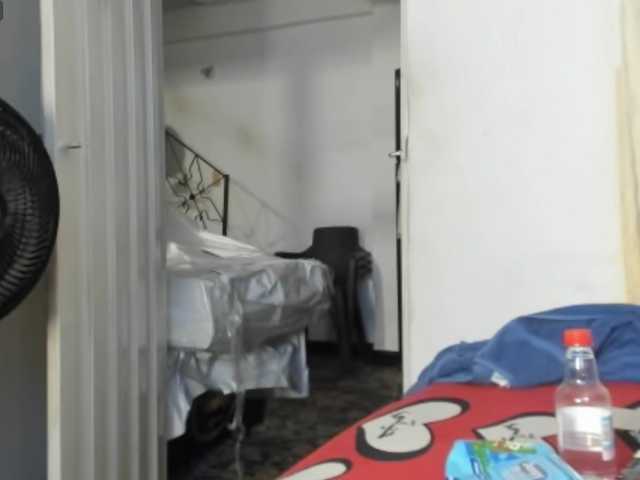 LaraVelaa live cam preview