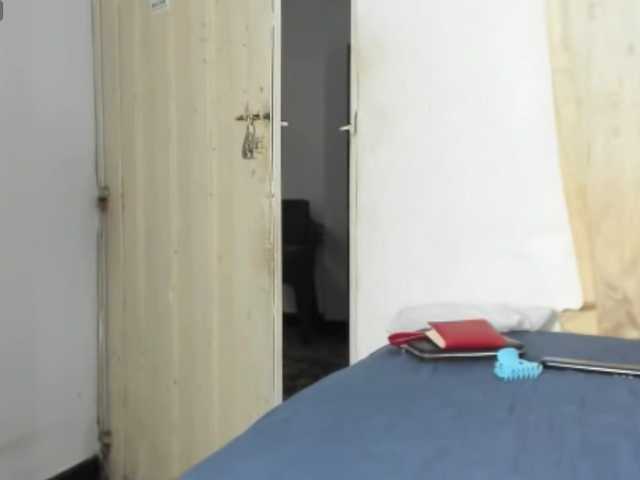 Laravelaa live cam on BongaCams