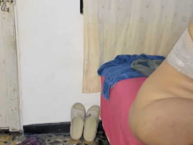 Laravelaa live cam on BongaCams