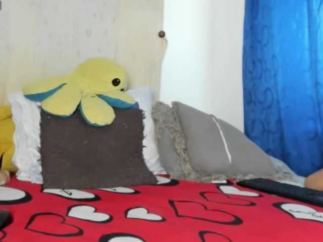LaraVelaa live cam preview