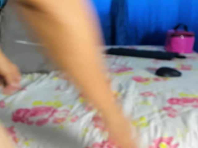 Laravelaa live cam on BongaCams