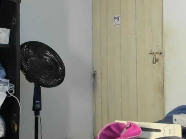 LaraVelaa live cam preview