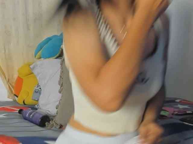 LaraVelaa webcam