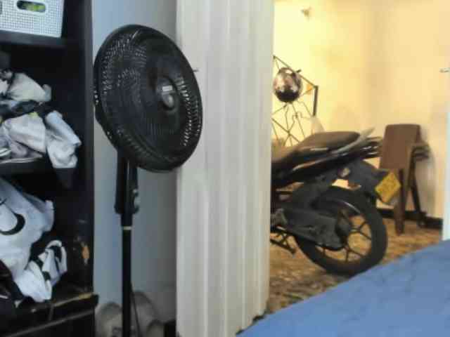 LaraVelaa webcam