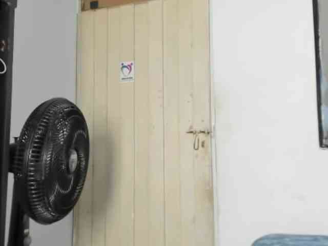 LaraVelaa webcam