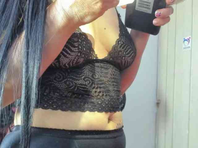 LaraVelaa webcam