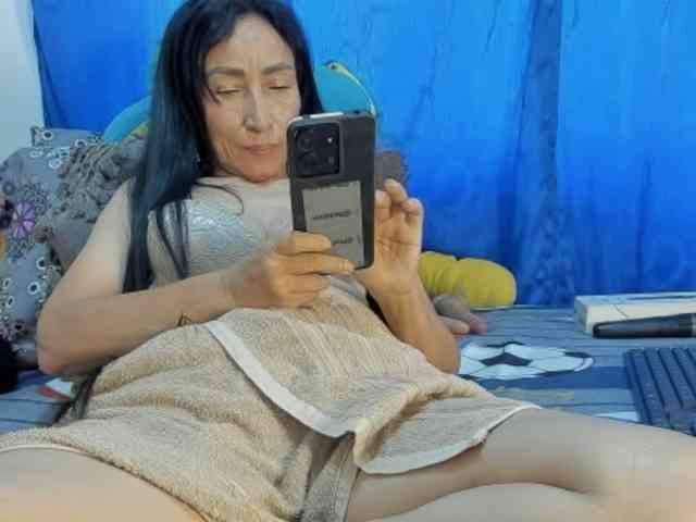 LaraVelaa webcam