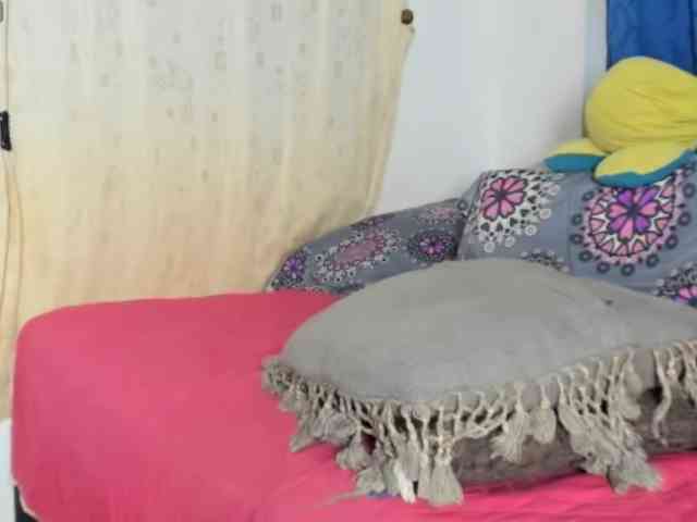 LaraVelaa webcam
