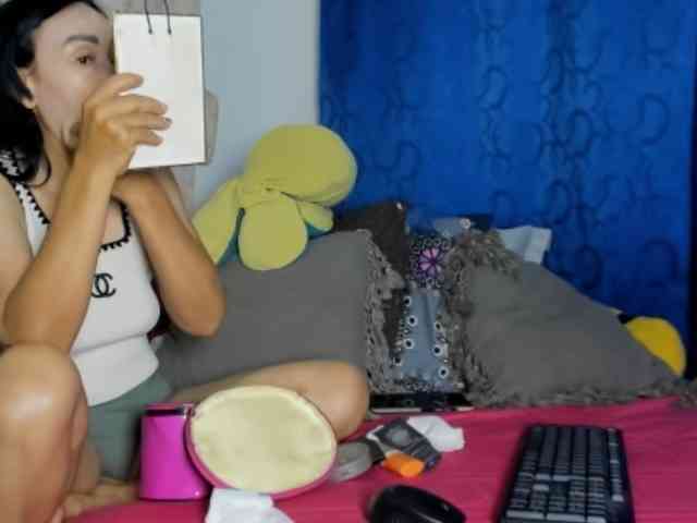 LaraVelaa webcam
