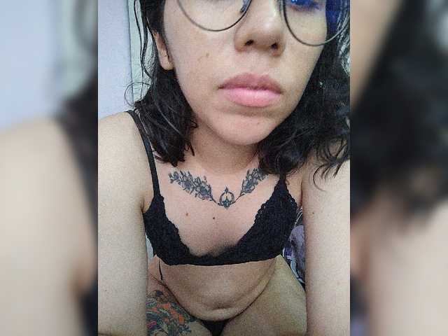 le modèle skinny333 est en webcam porno dans un show sur le site bongacams, il possède les tags suivants: Latino/Hispanic,Brunette,Trimmed