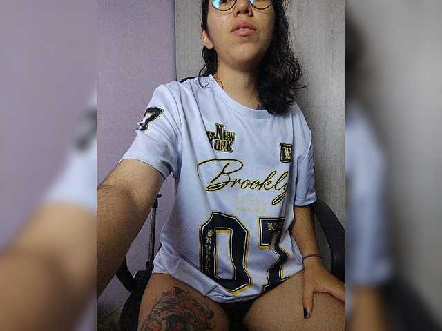 skinny333 live cam on BongaCams