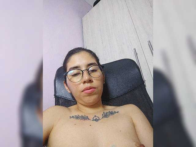 skinny333 live webcam show