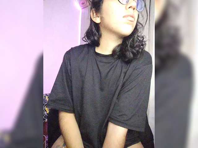 skinny333 live cam