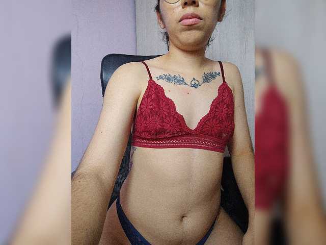 skinny333 live cam on BongaCams