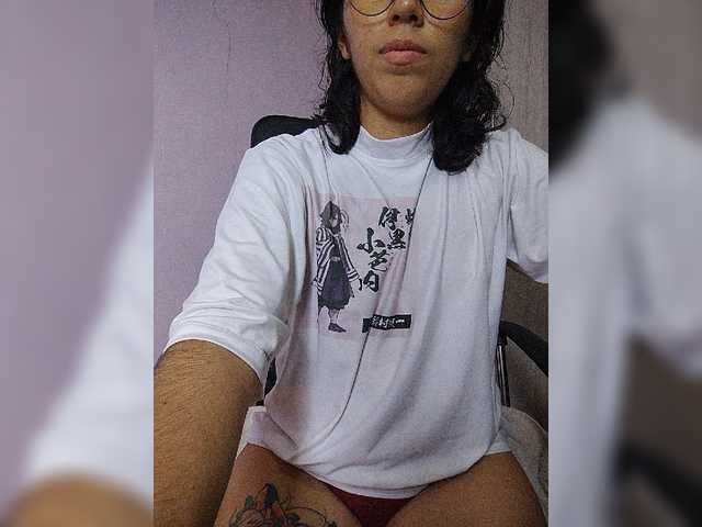 skinny333 live cam on BongaCams