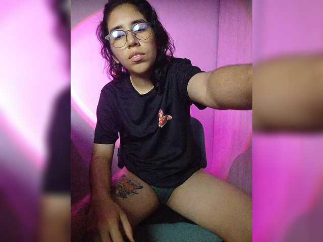 skinny333 live cam on BongaCams