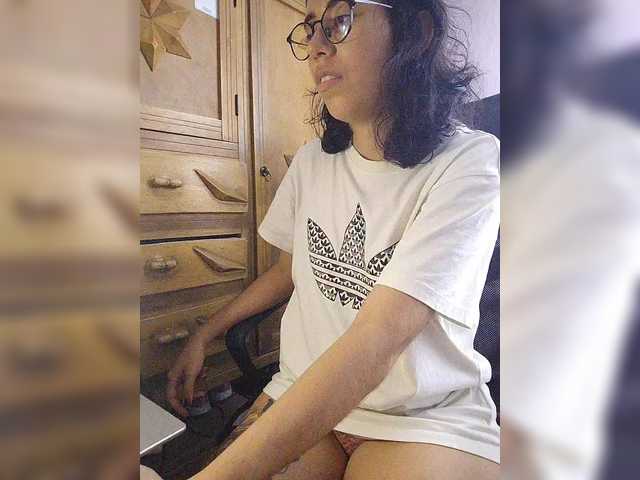 skinny333 live cam on BongaCams