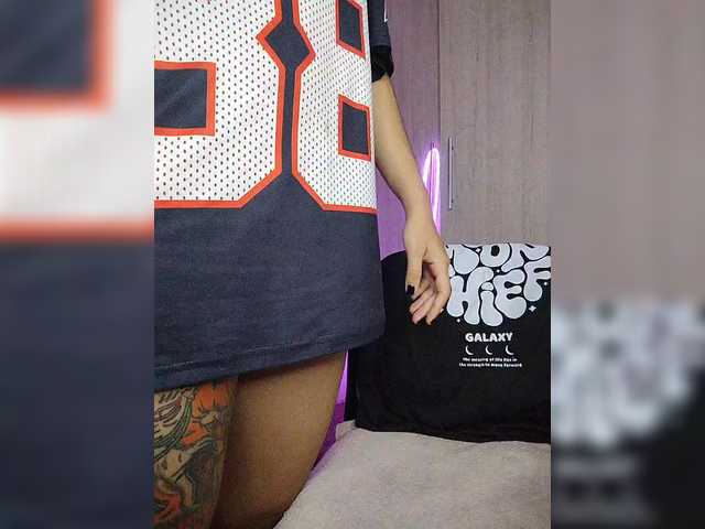 skinny333 — live female cam