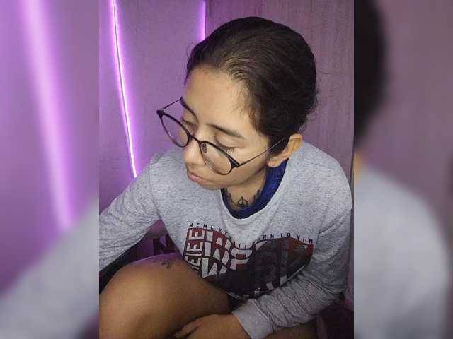 skinny333 live cam on BongaCams