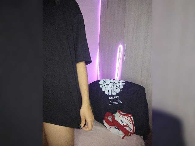skinny333 live cam on BongaCams