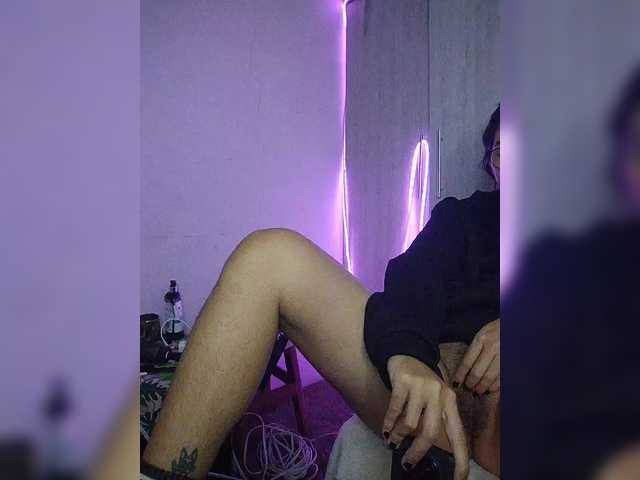 skinny333 — live female cam