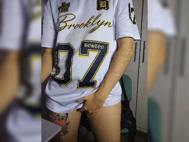 skinny333 live cam on BongaCams