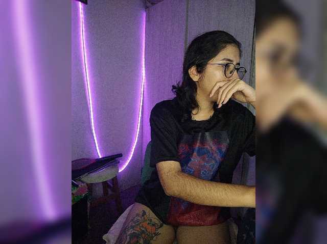 skinny333 live cam on BongaCams