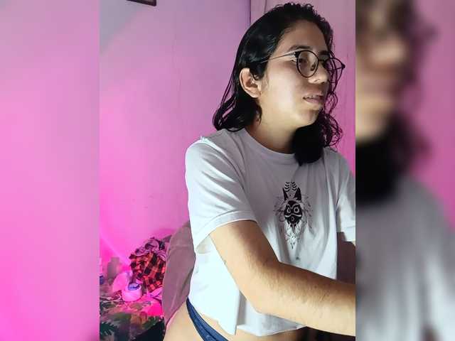 skinny333 live cam on BongaCams