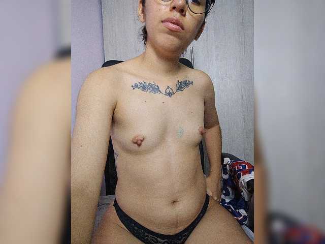 skinny333 live webcam show