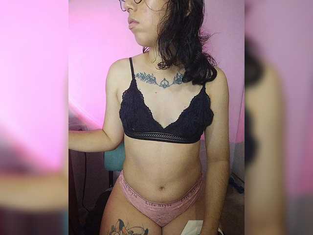 skinny333 live cam on BongaCams