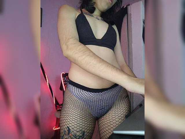skinny333 live cam on BongaCams